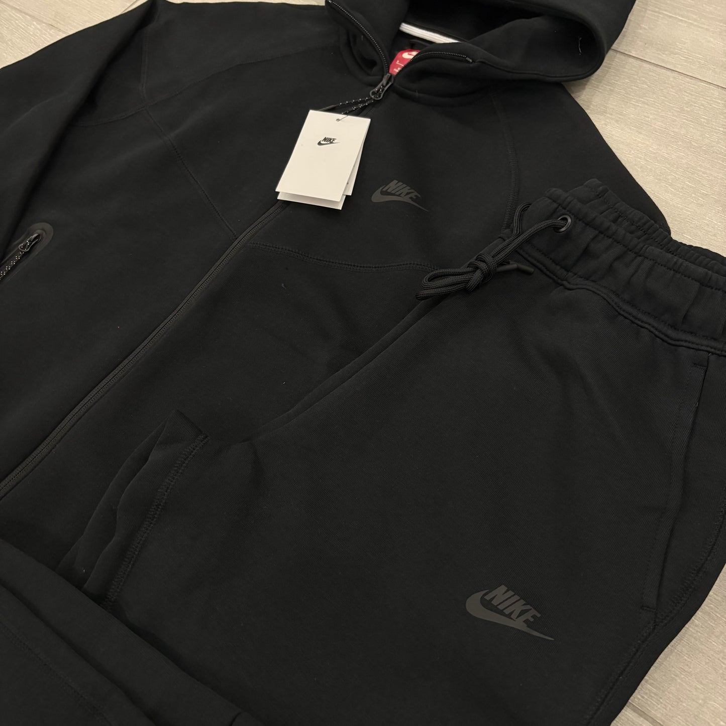 Nike Tech "Black"